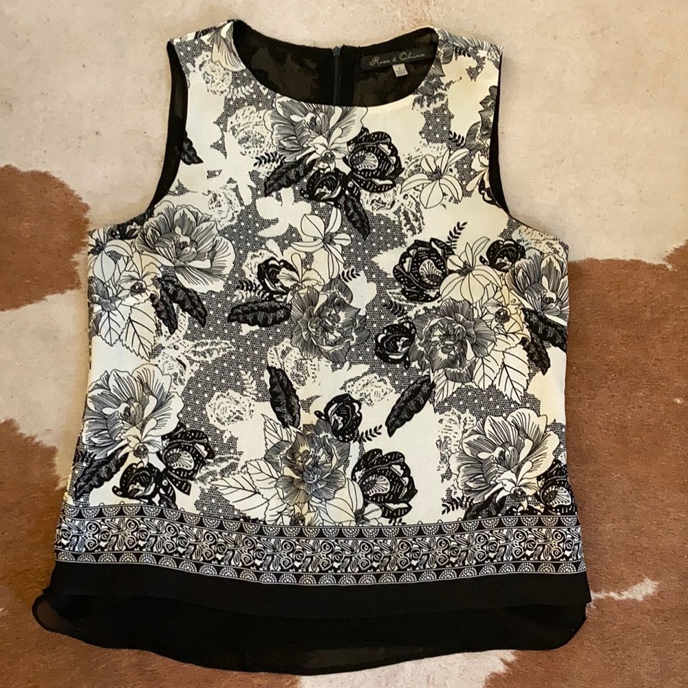 ❤️‍🔥 $5 ❤️‍🔥 or 3 /$12 ❤️‍🔥 Floral Sleeveless Blouse - Black & White - S